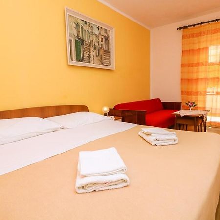 Double Rooms Tomica 2 With Balcony Baška Zewnętrze zdjęcie