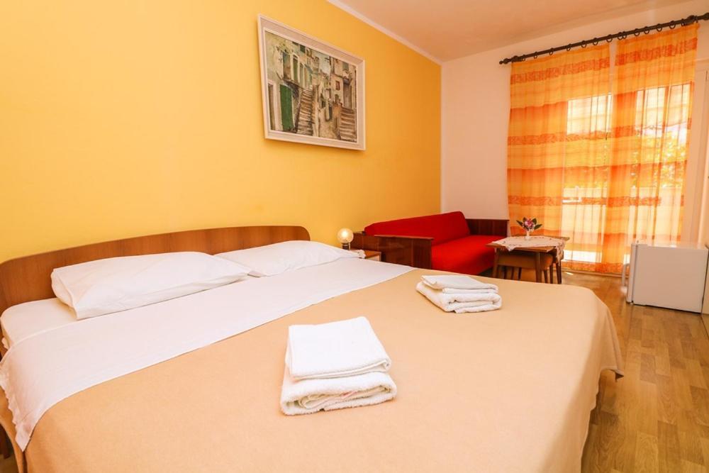 Double Rooms Tomica 2 With Balcony Baška Zewnętrze zdjęcie