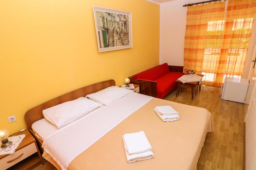 Double Rooms Tomica 2 With Balcony Baška Zewnętrze zdjęcie